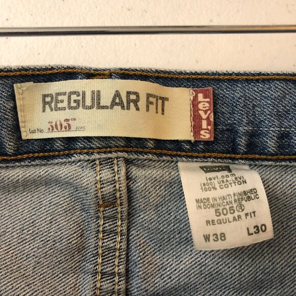 Levis Mens Jeans 505 Regular Fit Medium Wash 38x30 Actual 36x28 - Picture 8 of 8